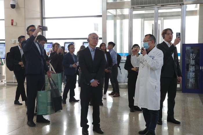 新加坡中央医院行政后勤代表团参访首都医科大学附属北京天坛医院